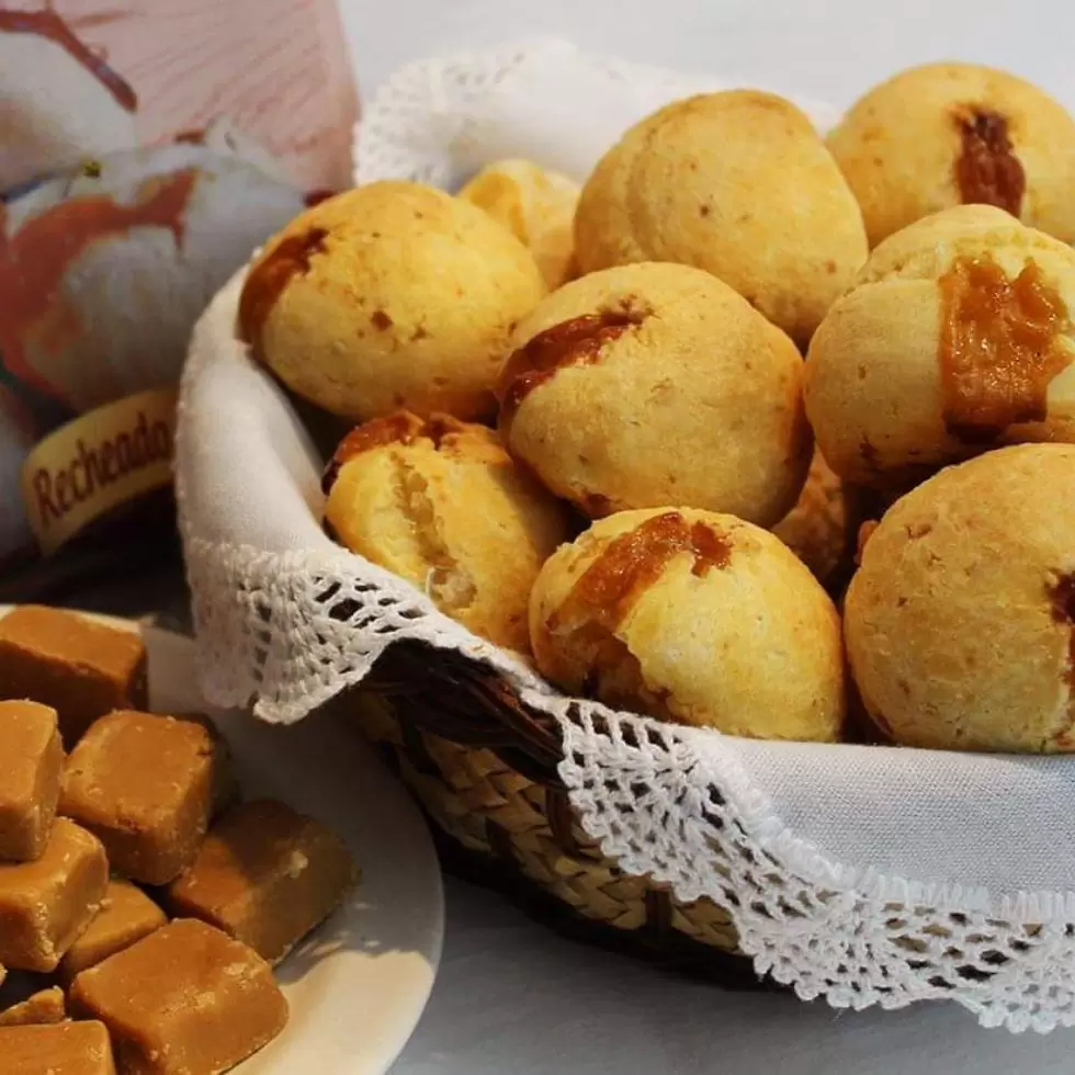 pao-de-queijo-recheado-doce-de-leite